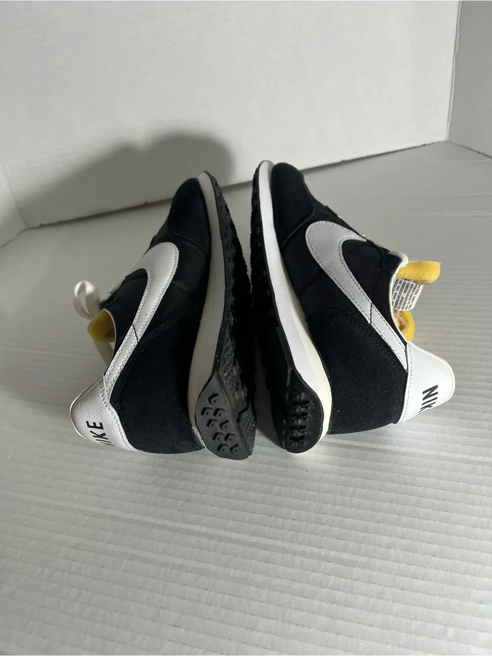 Nike Waffle Trainer size 5 1/2 youth good condition